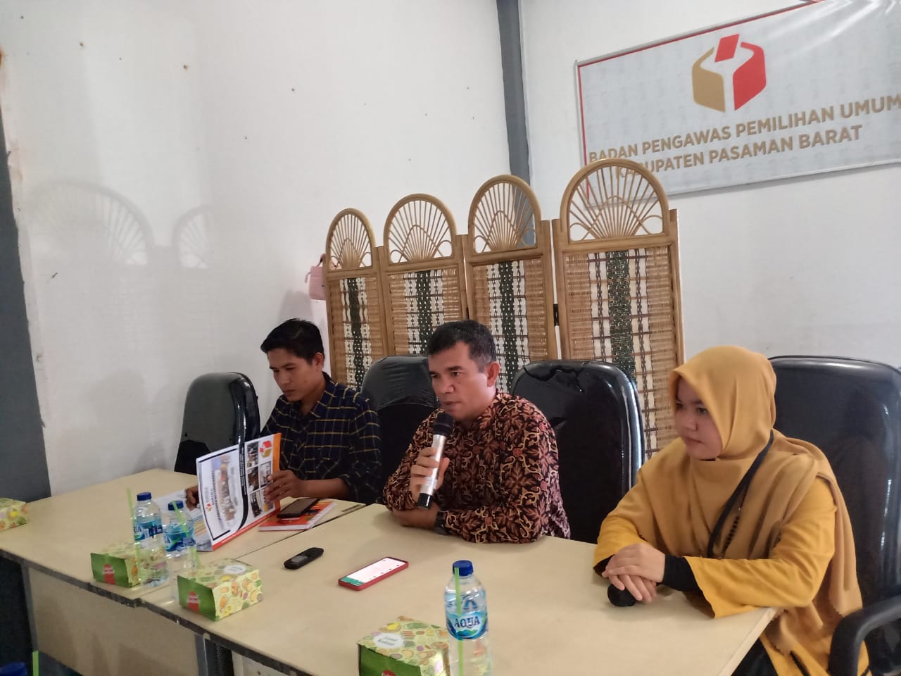 Harus Ada Penambahan Jumlah Pemilih Pemula yang Siknifikan dalam Data Pemilih Berkelanjutan di KPU Kabupaten Pasaman Barat : Emra Patria