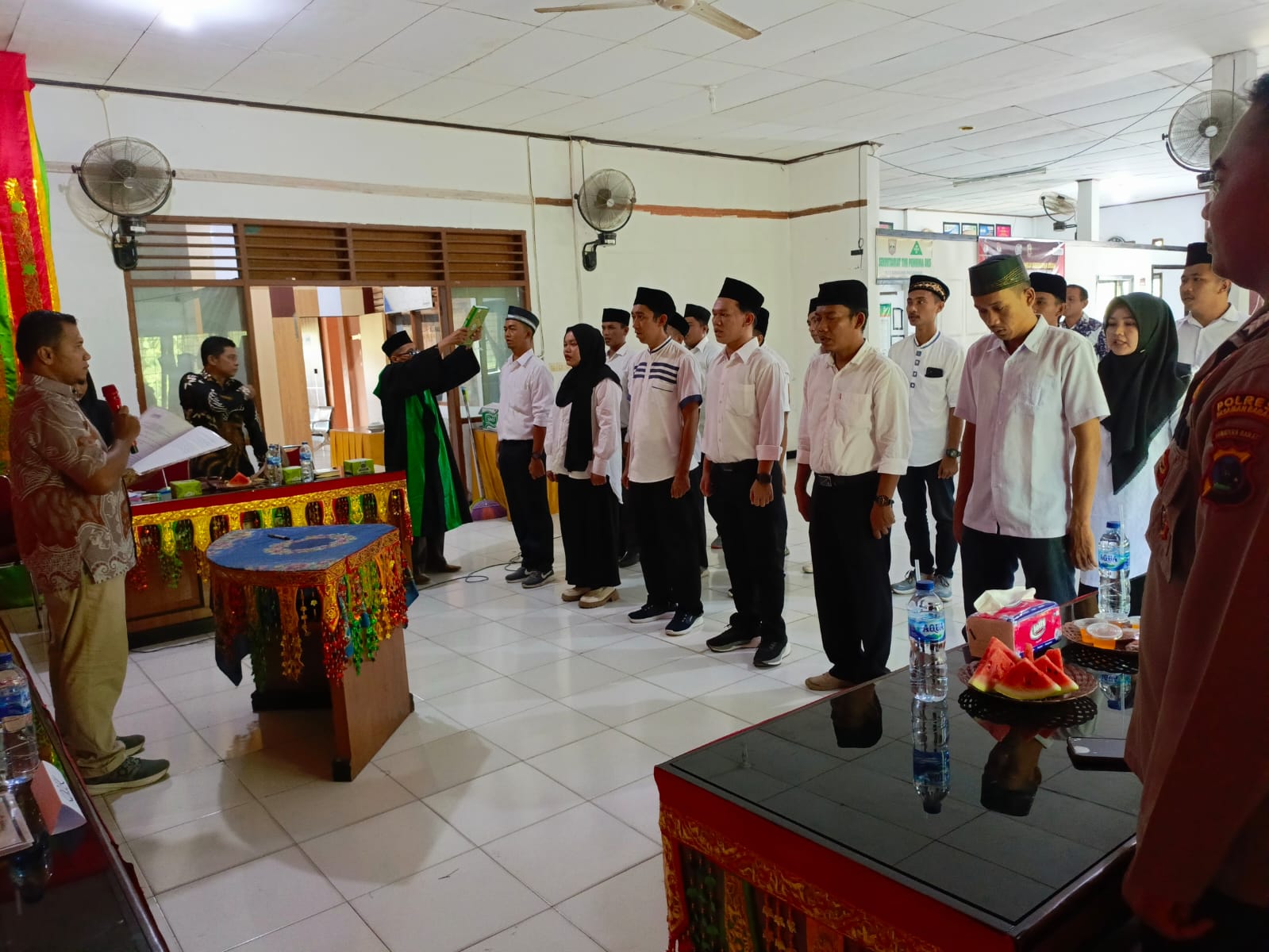 Pelaksanaan pelantikan dan pengambilan sumpah di Kecamatan Pasaman, Minggu. (02/06/2024)