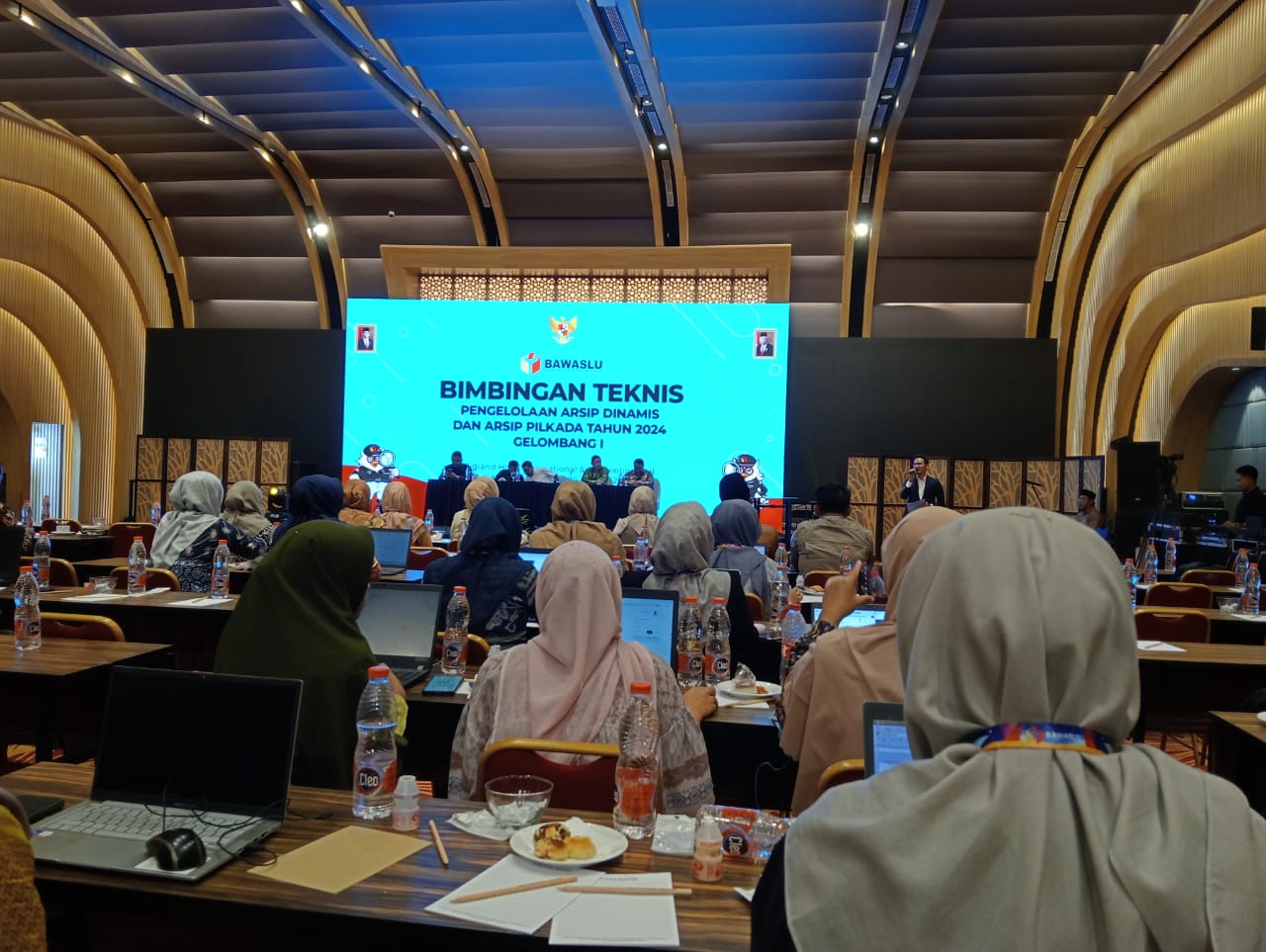 Bawaslu Kabupaten Pasaman Barat mengikuti kegiatan Bimbingan teknis pengelolaan arsip dinamis dan arsip Pilkada Tahun 2024 yg dilaksanakan di Biglen Hotel Internasional Convention, Bogor pada tanggal 20 s.d 22 Juni 2024.