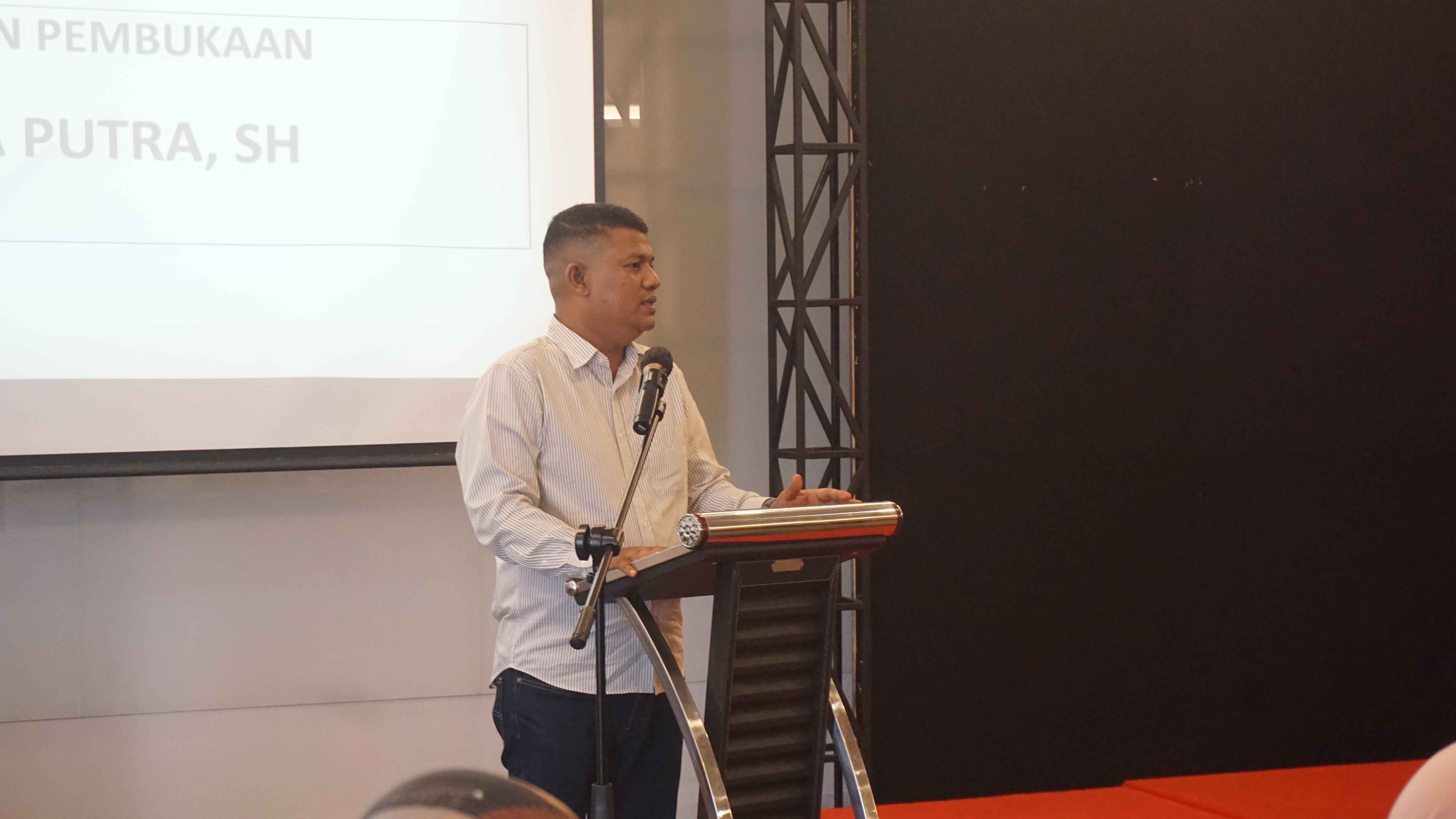 Anggota Bawaslu Kabupaten Pasaman Barat, Beldia Putra saat memberikan sambutan pada kegiatan Rakernis, Sabtu. 1/02/2025