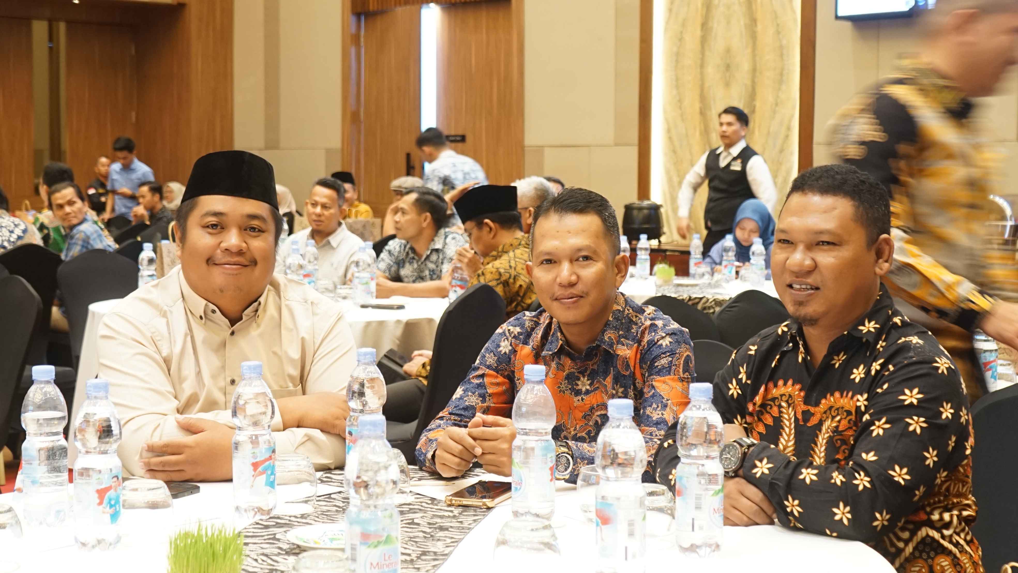 Pimpinan Bawaslu Kabupaten Pasaman Barat hadir dalam kegiatan “BAWASLU SUMBAR MENDENGAR” yang diselenggarakan oleh Bawaslu Provinsi Sumatera Barat di Hotel ZHM Premier Padang, Sabtu (2/8).