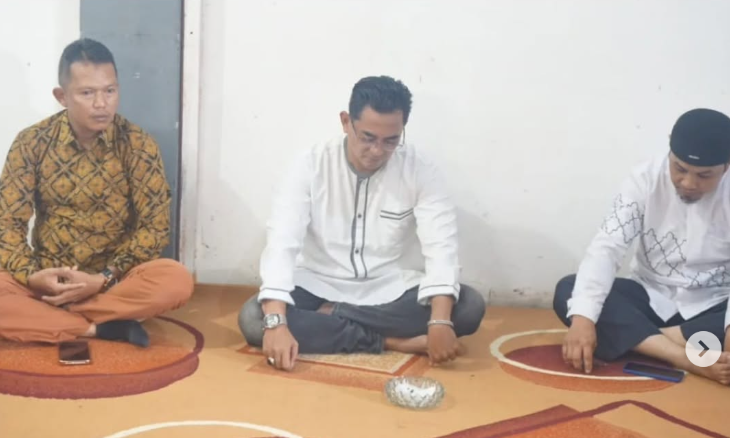 Bawaslu Kabupaten Pasaman Barat kembali melaksanakan kegiatan rutin bertajuk Jum’at Sehati pada Jumat (19/9). Kegiatan ini diisi dengan ceramah agama dan tausiyah yang disampaikan oleh Ustadz Muhammad Rofi, seorang penceramah muda yang dikenal dengan gaya penyampaian yang menyejukkan dan penuh hikmah.