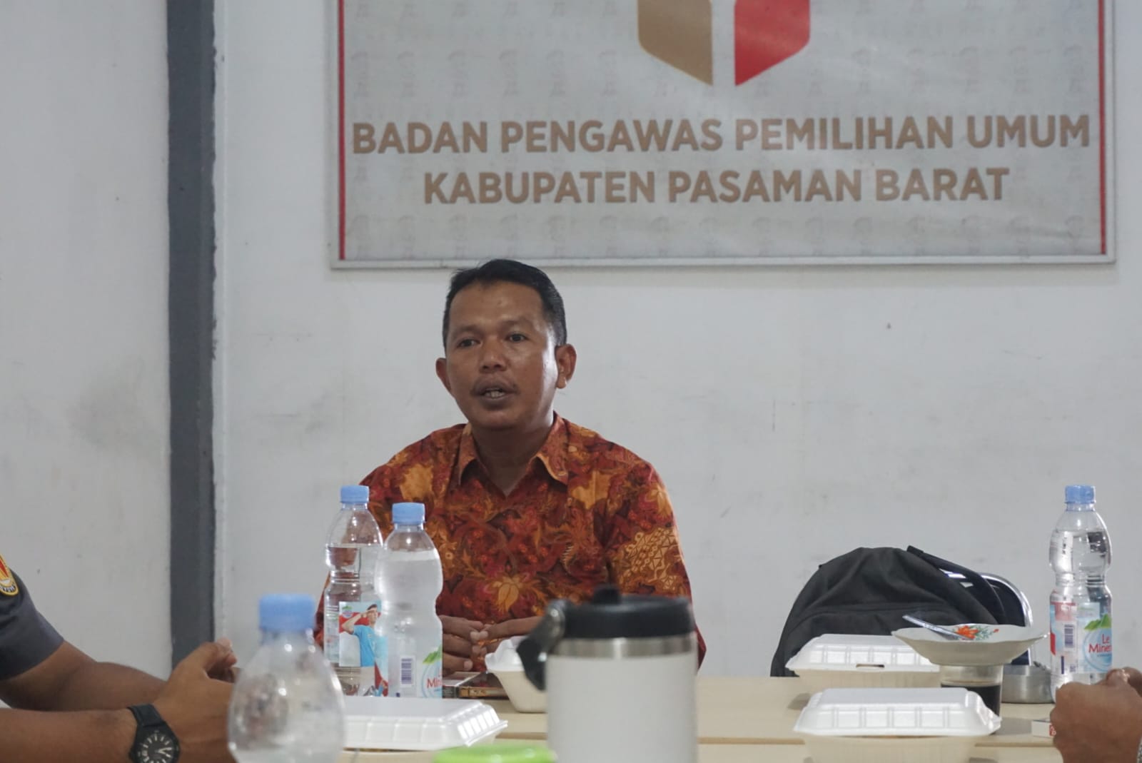 MAKSIMALKAN TRANSPARANSI, BAWASLU KABUPATEN PASAMAN BARAT MATANGKAN PERSIAPAN PRESENTASI PPID