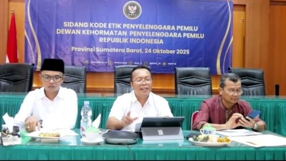 PERKUAT KELEMBAGAAN, BAWASLU KABUPATEN PASAMAN BARAT IKUTI RAPAT PENYUSUNAN LAPORAN SECARA DARING