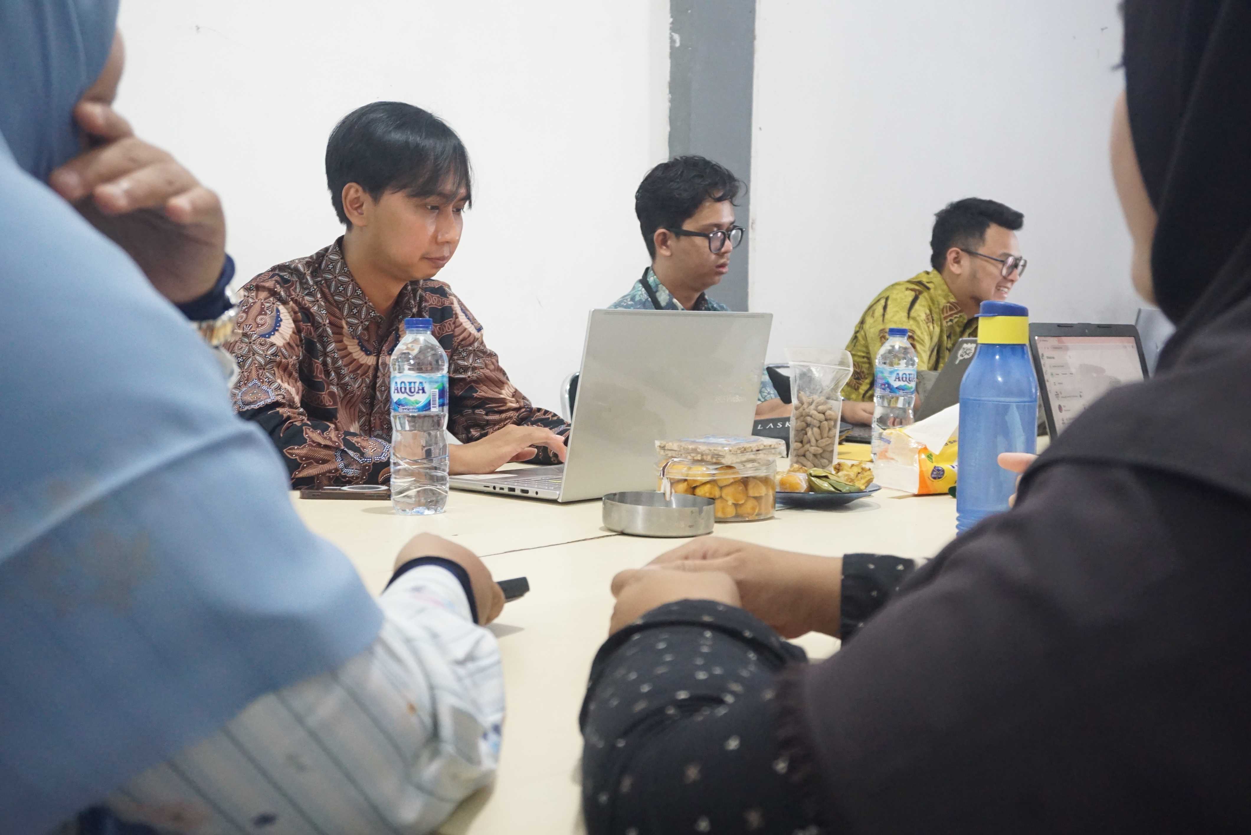 Tim Keuangan Bawaslu RI memberikan arahan teknis mengenai penyusunan perencanaan anggaran, mekanisme revisi, tata cara pembukuan, hingga pengelolaan BMN yang baik.