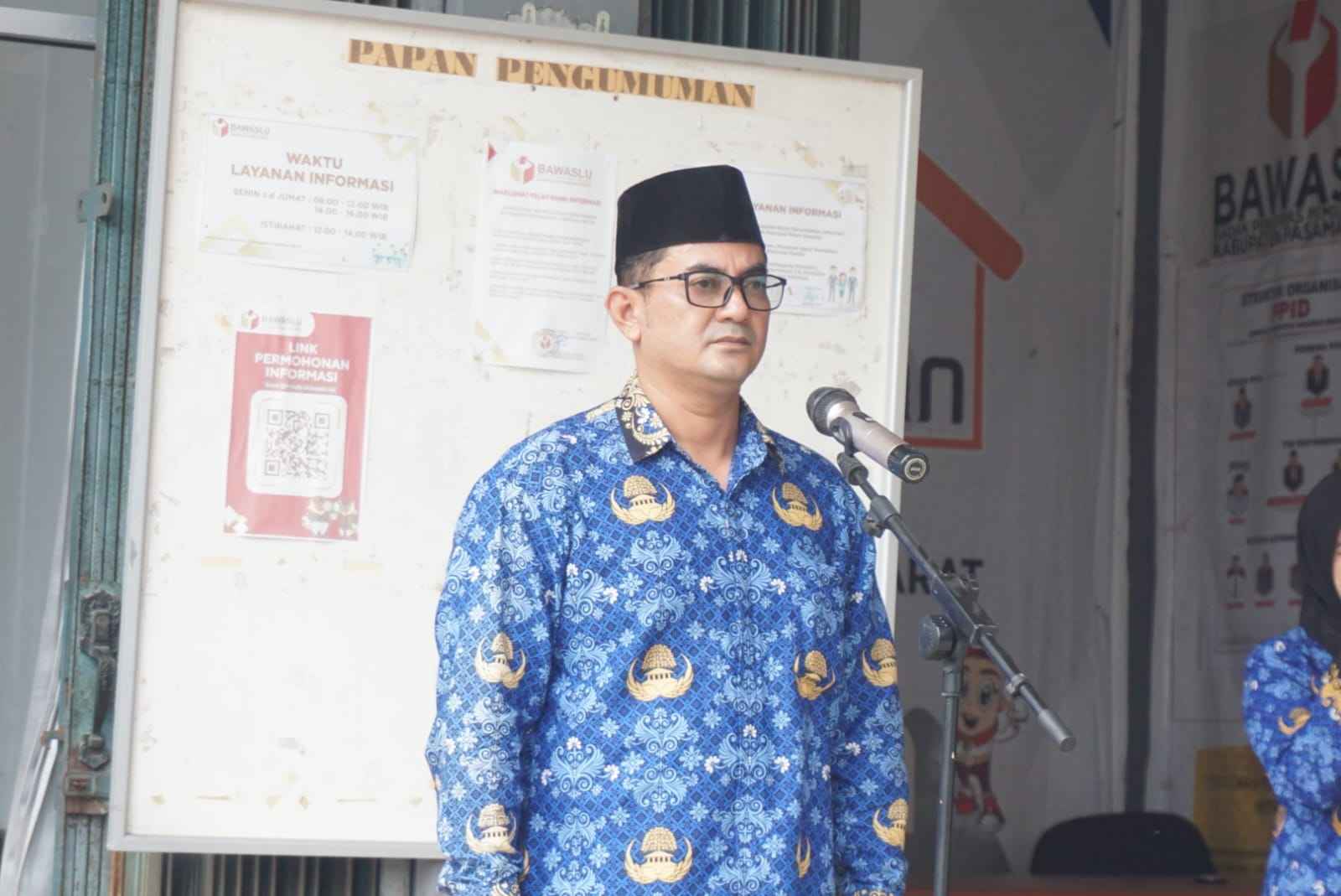 Bertindak sebagai pembina upacara, Plt Kepala Sekretariat Bawaslu Kabupaten Pasaman Barat Maityus Fajri menyampaikan amanat yang penuh makna dan menggugah semangat kebangsaan
