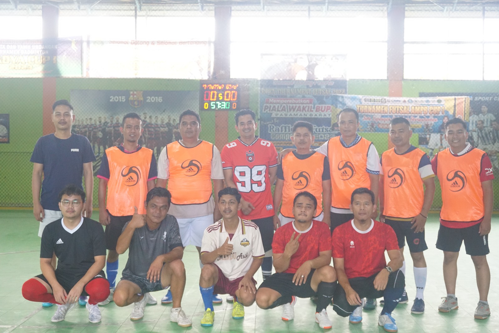 Kegiatan ditutup dengan sesi foto bersama dan ramah tamah sebagai simbol kehangatan dan persahabatan yang terus dijaga