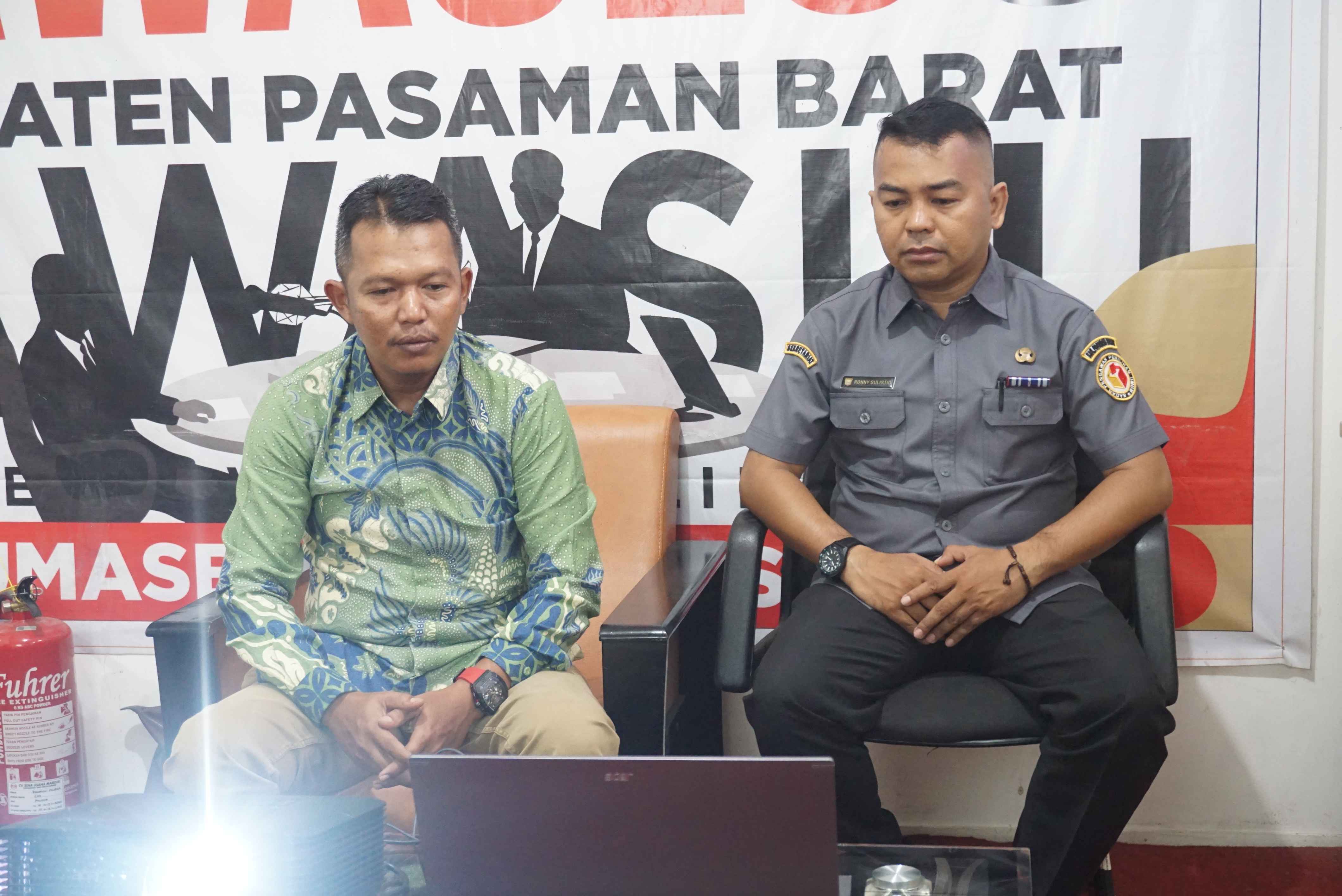 Ketua Bawaslu Wanhar bersama Plh Kepala Sekretariat Ronny Sulistio