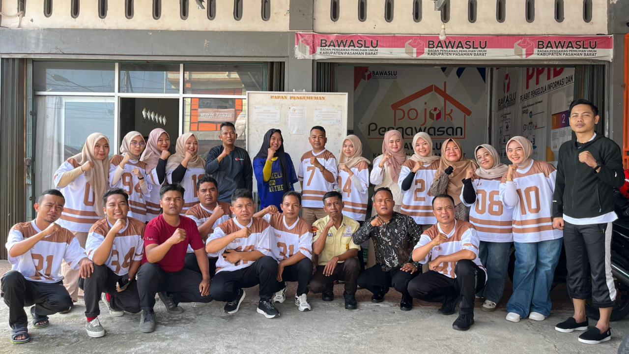 Foto Bersama kegiatan senam jum'at sehati