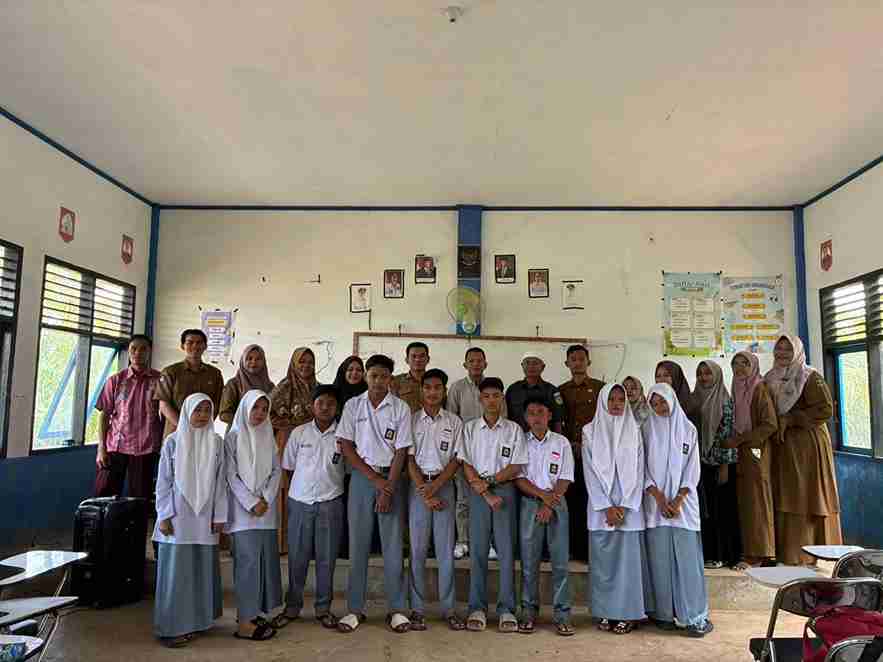 Foto Bersama kegiatan sosialisasi pengawasan partisipatif