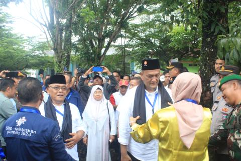 Pasangan Bakal Calo Yulianto-Ihpan mendaftar ke KPU Pasaman Barat