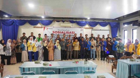 Foto Bersama Sosialisasi Pengawasan Partisipatif Pada Pemilihan Serentak Tahun 2024 di Kabupaten Pasaman Barat