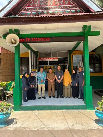 Foto Bersama Kepala Sekolah SMA N 1 Luhak Nan Duo