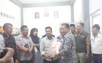 Badan Pengawas Pemilu (Bawaslu) RI menyerahkan bantuan kepada jajaran Bawaslu yang terdampak gempa di Kabupaten Pasaman Barat dan Kabupaten Pasaman