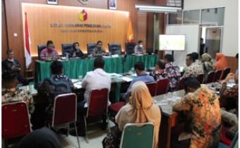 BAWASLU PASAMAN BARAT TANDATANGANI PERJANJIAN KINERJA DAN PENYERAHAN DIPA TAHUN ANGGARAN 2022