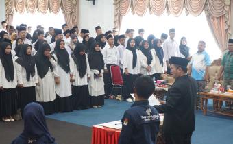 Pelantikan Anggota Panitia Pemungutan Suara (PPS) di Aula Kantor Bupati Kabupaten Pasaman Barat, Minggu. 26/05/2024