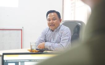 Muhamad Khadafi selaku Pimpinan Bawaslu Provinsi Sumatera Barat saat memberikan penjelasan tentang Upaya Pencagahan yang harus dilakukan oleh Bawaslu Kabupaten Pasaman Barat dalam menghadapi Pemilihan Serentak Tahun 2024, Jumat.31/05/2024