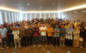 Foto Bersama kegiatan Rakernis Evaluasi Pengawasan dan Penanganan Pelanggaran Pemilu bersama Panwascam se-Kabupaten Pasaman Barat di The ZHM Premiere Hotel Padang pada Sabtu, 1/02/2025.