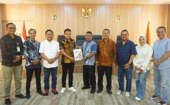 Badan Pengawas Pemilu (Bawaslu) Kabupaten Pasaman Barat menyerahkan laporan hasil pengawasan Pemilu dan Pemilihan kepada Bawaslu Republik Indonesia pada Jum'at (28/02)