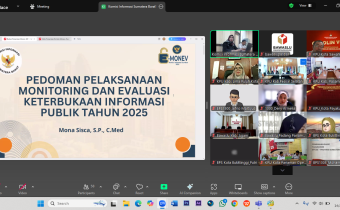 Pimpinan Bawaslu Kabupaten Pasaman Barat beserta Pengelola PPID mengikuti zoom meeting yang diselenggarakan oleh Komisi Informasi Provinsi Sumatera Barat mengenai Monitoring dan Evaluasi Keterbukaan Informasi Publik Tahun 2025. Senin. (14/7).