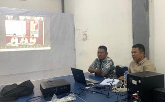Pimpinan Bawaslu Kabupaten Pasaman Barat beserta Staf Keuangan mengikuti zoom meeting yang diselenggarakan oleh Bawaslu Provinsi Sumatera Barat mengenai Rapat Koordinasi Perencanaan Program dan Anggaran kegiatan Kelembagaan Bawaslu Provinsi dan Bawaslu Kab/Ko se-Sumbar. Rabu. (23/7).
