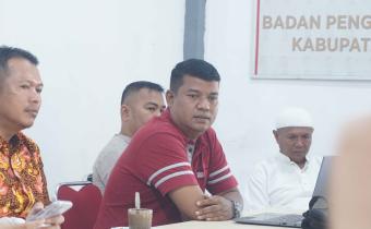 Bawaslu Kabupaten Pasaman Barat dalam rangka memperkuat peran dan fungsi kehumasan serta meningkatkan kualitas pelayanan informasi publik menggelar Rapat Koordinasi Pengelolaan Kehumasan, Peliputan, Dokumentasi, dan Informasi Publik di Kantor Bawaslu Pasaman Barat, Jumat (22/8).
