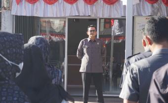 Badan Pengawas Pemilihan Umum (Bawaslu) Kabupaten Pasaman Barat melaksanakan apel pagi rutin di halaman Kantor Bawaslu Pasaman Barat pada Senin (25/8).