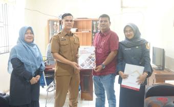 Anggota Bawaslu, Beldia Putra kunjungi Dinas Pemberdayaan Masyarakat dan Nagari Kabupaten Pasaman Barat pada Selasa (5/8). Kunjungan ini bertujuan untuk membangun kerja sama strategis dalam pengawasan penyelenggaraan Pemutakhiran Data Pemilih Berkelanjutan (PDPB) di wilayah Kabupaten Pasaman Barat.