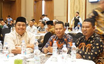 Pimpinan Bawaslu Kabupaten Pasaman Barat hadir dalam kegiatan “BAWASLU SUMBAR MENDENGAR” yang diselenggarakan oleh Bawaslu Provinsi Sumatera Barat di Hotel ZHM Premier Padang, Sabtu (2/8).