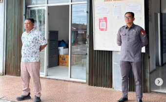 Badan Pengawas Pemilu (Bawaslu) Kabupaten Pasaman Barat melaksanakan kegiatan rutin apel pagi yang berlangsung di halaman kantor Bawaslu. Apel dipimpin oleh anggota Bawaslu Kabupaten Pasaman Barat, Laurencius Simatupang, yang bertindak sebagai pembina apel, Senin (29/9).