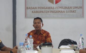 MAKSIMALKAN TRANSPARANSI, BAWASLU KABUPATEN PASAMAN BARAT MATANGKAN PERSIAPAN PRESENTASI PPID