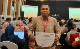 BAWASLU KABUPATEN PASAMAN BARAT RAIH PERINGKAT KETIGA KETERBUKAAN INFORMASI PUBLIK PADA RAKORNAS BIDANG DATA DAN INFORMASI TAHUN 2025 DI YOGYAKARTA