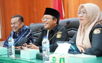 Ketua Bawaslu Provinsi Alni, Anggota Bawaslu Benny Azis dan Kabag P3s Eliyanti