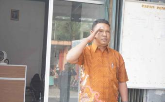 Anggota Bawaslu Laurencius Simatupang pimpin apel pagi 