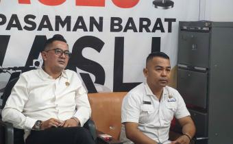 Maityus Fajri dan Ronny Sulistio Mengikuti zoom Meeting