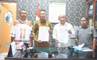 Foto Bersama setelah Tekan MOU