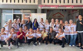 Foto Bersama kegiatan senam jum'at sehati